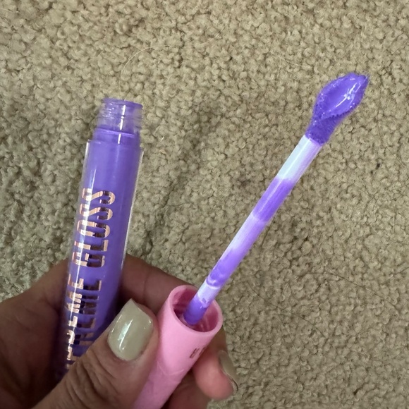 Jeffree Star "Frosting For Dinner" lip gloss - Picture 3 of 4